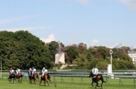 Hippodrome de Longchamp au coeur du Bois de Boulogne